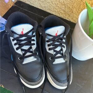 This is a pair of Big Kids Nike Air Jordan 3 Retro OG Rare Air (PS) sneakers.